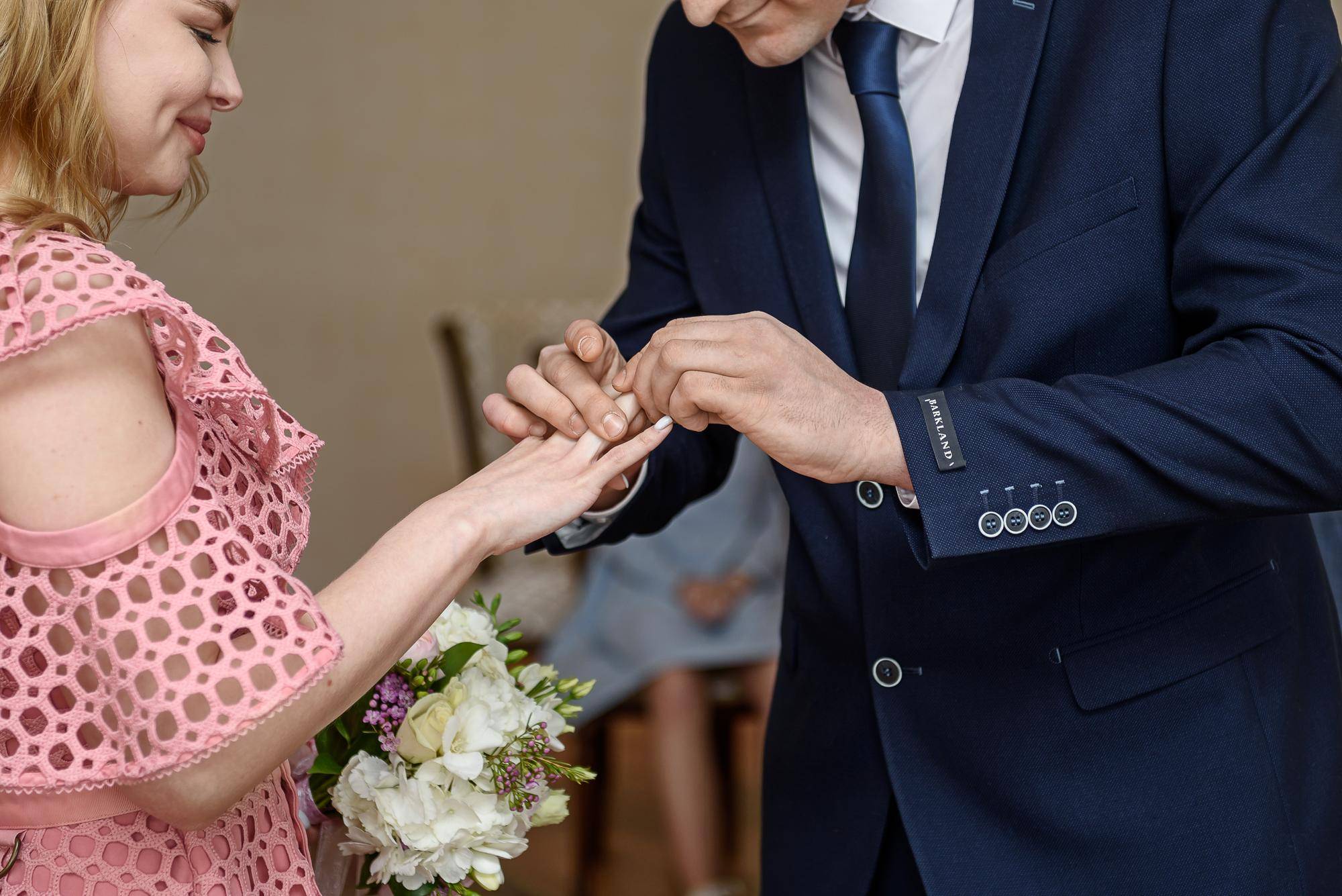 Ile daje świadek na ślub cywilny i czy istnieją jakieś zwyczaje?