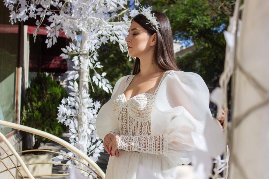 Jakie są modne sukienki na wesele w 2026 roku?